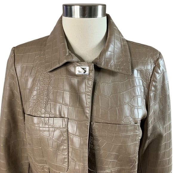 Chico’s Faux Leather Alligator Print Jacket Neutral Color Excellent Condition - Picture 3 of 9